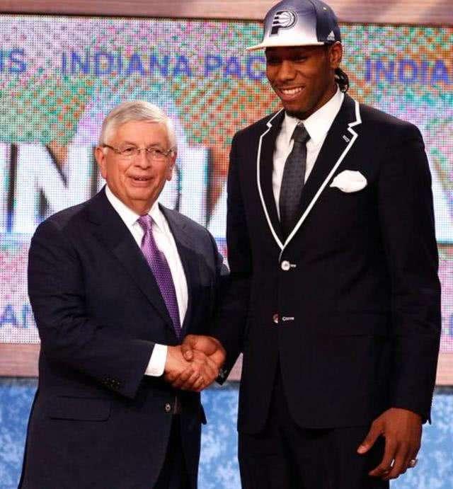 米兰0-1拉齐奥无缘意杯八强，扎卡尼制胜，莱奥失良机（米兰0-1不敌拉齐奥无缘八强：扎卡尼致胜，莱奥错失良机）