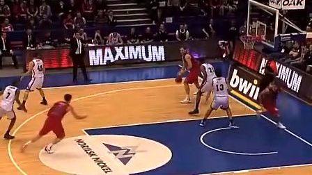 3C：退役三天前我和莱万说不想再为任何球队踢球，除非是巴萨（3C：退役前三天我对莱万说，除非是巴萨，我不会再为任何球队出战）