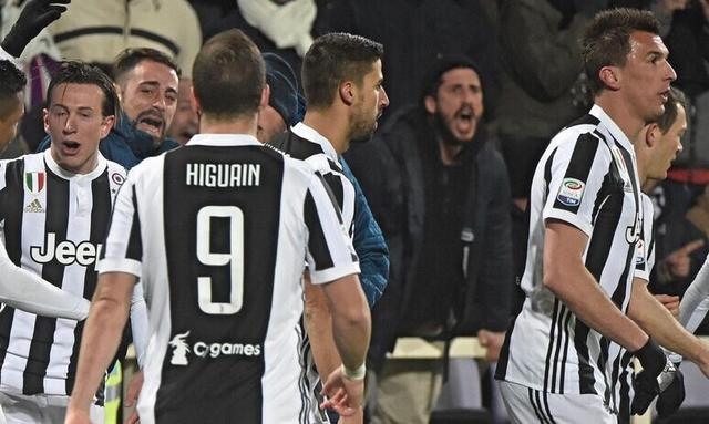 记者：申花队昨天傍晚抵达天津，出征的队伍中没有门将薛庆浩（申花昨傍晚抵津，出征名单未见门将薛庆浩）