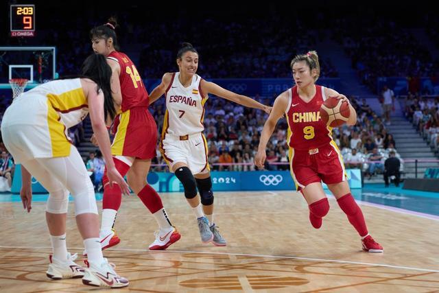 比利亚：西班牙前国脚奎尼是西班牙足球历史上最伟大的射手（比利亚称奎尼为西班牙足坛历史最伟大的射手）