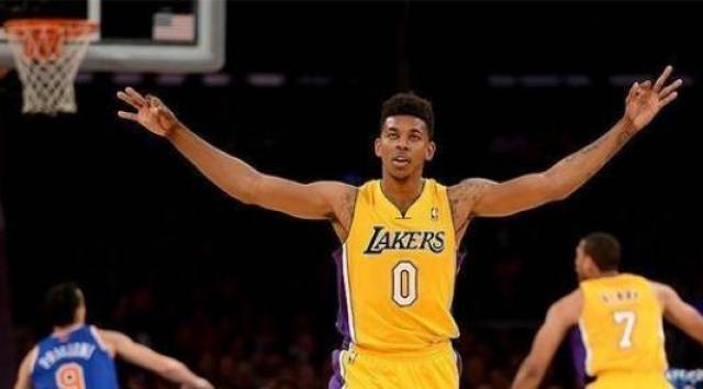 连续20场联赛进球2+，拜仁追平自己保持的德甲历史纪录（拜仁联赛连20场至少进2球，追平其保持的德甲历史纪录）