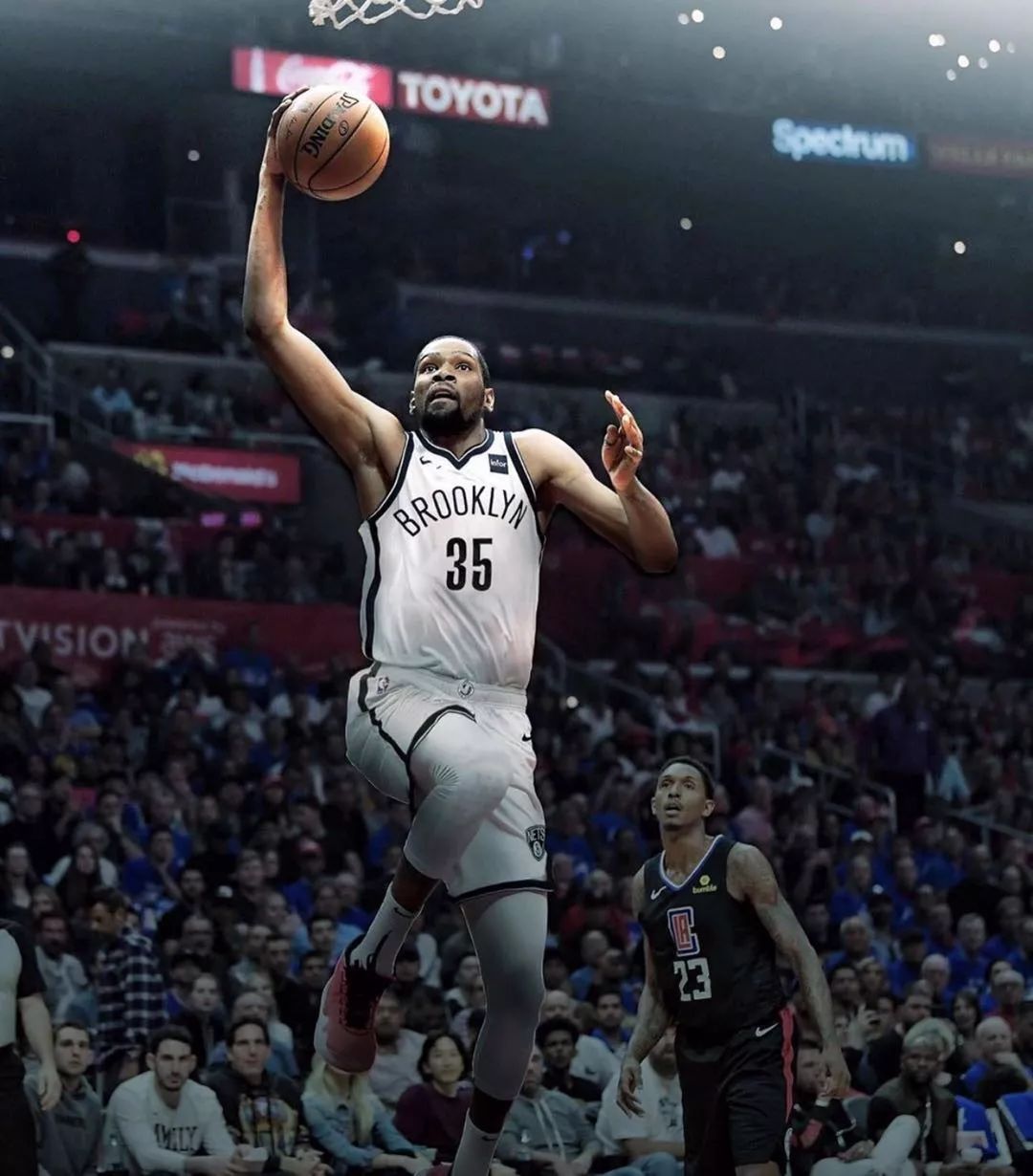 图片报：伊万诺维奇已提出和小猪离婚，结束9年婚姻（图片报称：伊万诺维奇申请与小猪离婚，9年婚姻画上句号）