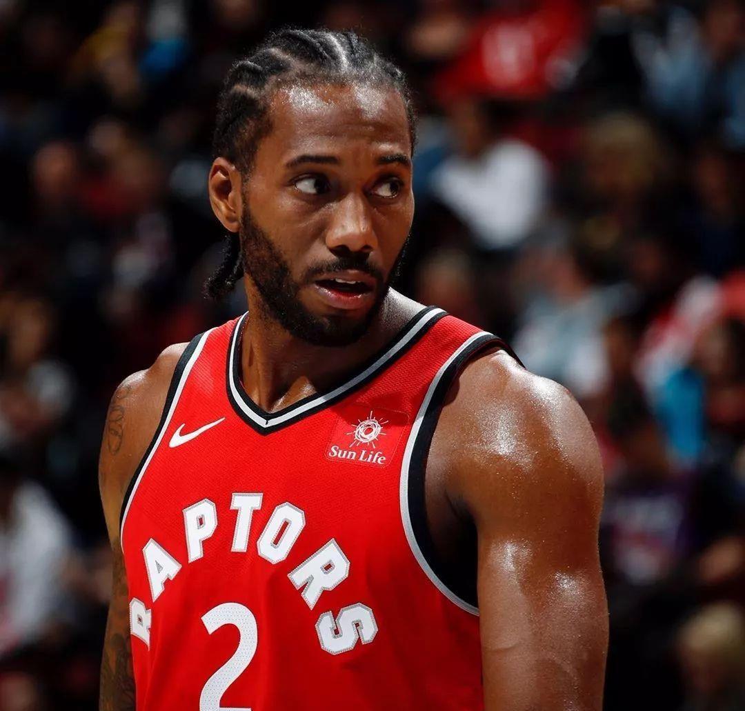 “快乐男孩”名不虚传！巴坎布门前空门不进，自己却跑进球门（巴坎布空门不进反把自己送进球门，快乐本色尽显）